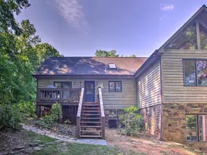 Serene Apt Along James River w/ BBQ & Gazebo!