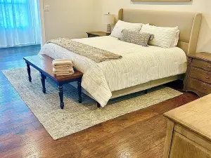 New Vacation Rental on Lake Sinclair with Boat Dock and Kayaks Sleeps 6-7!