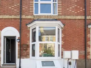 Immaculate 5-Bed House in the City Centre Ashford