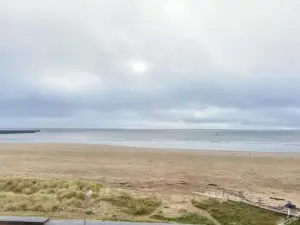 Lovely 2-Bedrooms Apartment Step to the Beach