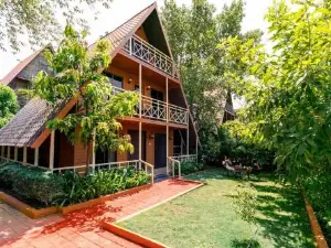 StayVista at Wooden House with Jacuzzi