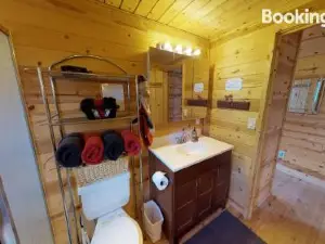 White Pine Cabin by Canyonlands Lodging