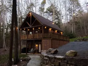 Cabin on the River ~ Free Bikes and Kayaks ~ Patio