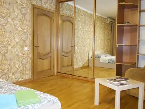 Luxkv Apartment on Moldavskaya