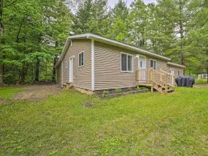 Vacation Rental in-Between Houghton and Higgins Lake