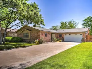 Unique Ranch-Style Home < 2 Mi to Downtown!