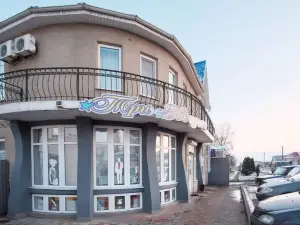 Три Звезды
