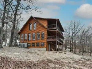 Lakefront 5 Bedroom, 3 Bath Cabin on Tablerock Lake, Pontoon Available to Rent!