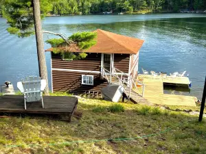Spread Eagle Waterfront! Classic Log Cottage w/ King Bed