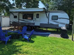 Relaxing 1 bedroom 2019 Camper beside the Seven River