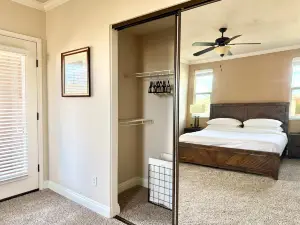 New Upscale 1BR Stay with Mini Golf, Sauna & Year-Round Pool