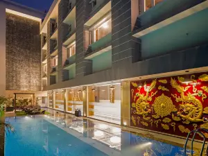 Hotel Saffron Crest