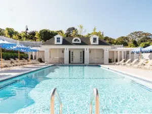 Canoe Place Inn & Cottages