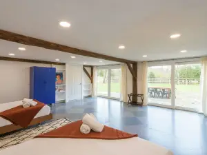 Chic Barn House with Pool