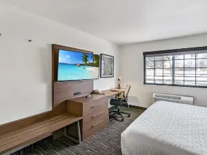 Estherville Hotel & Suites