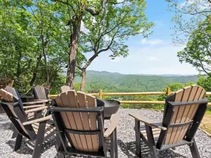 Secluded Mountain Getaway - Big Views, Fire Pit, Outdoor Dining, 12 Acres