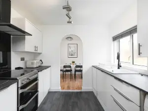 Skyvillion - 3Bed Home W/Grdn for A Family Getaway