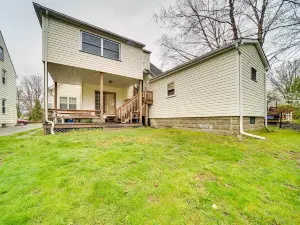 Meadville Apartment w/ Deck < 2 Mi to Allegheny!