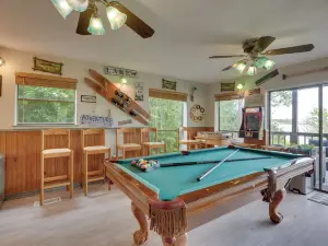 Lakehouse Hot Tub, Waterslide, Game Room and Kayaks