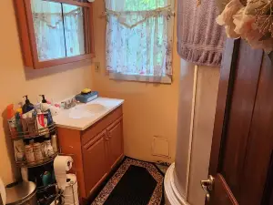 Cozy quiet house with rustic vibe.   Bedroom with private bathroom for guest use