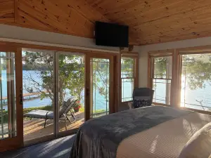 Edgewater at Long Lake - Lakeside Jacuzzi, Fireplace, Fenced in Yard for Pets