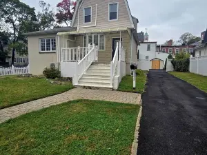 Family-Friendly 3-Bedroom/2.5-Bath House Near NYC Manhattan and MetLife Stadium