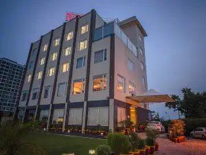 Hotel the Royal Bharti