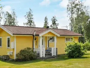 6 Person Holiday Home in Brålanda