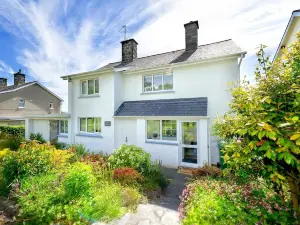 Picturesque Holiday Home in Llanbedrog With Garden
