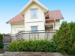 2 Person Holiday Home in Bullaren