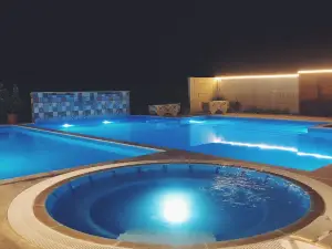 Laguna Beach Club Bazaleti Lake