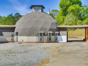 Quiet, Quirky Country Escape Near Pearl River!
