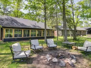 1 Mi to Beach and Lake Breezy Point Cabin with Yard!