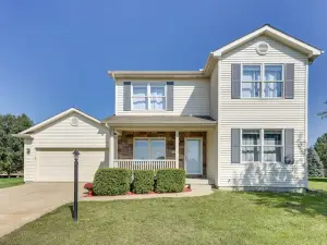 Bright South Bend Home ~ 4 Mi to Notre Dame!