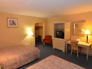 Econo Lodge Drums