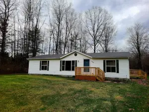 Cozy House between Mt Pleasant and Midland!