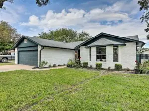 Pet-Friendly Lockhart Home with Private Yard
