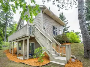 Lakefront Wisconsin Cabin: Dock, Walk to Beach!