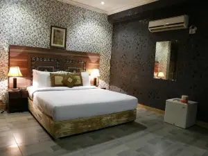 Safari Hotel Mall Road
