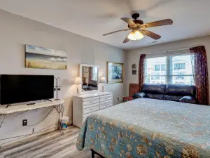 Beachfront Home with Ocean-View Deck, Outdoor Shower, WiFi, AC & Washer/Dryer