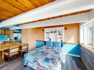 Stunning studio with panoramic ocean views, updated interior, & cozy kitchen