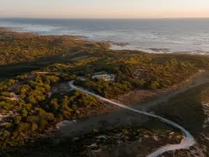 Buttons By The Beach - beach house on King Island