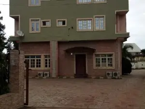 Eagle Valley Royal Hotel