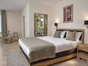 Hotel Aziza