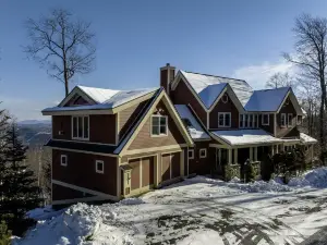 Luxury 6Br Solitude Ge- Indoor Bball Court, Private Tub 6 Bedroom Home by Redawning