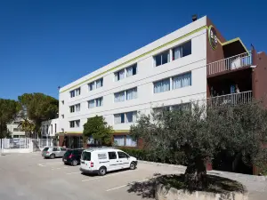 B&B HOTEL Nîmes Ville Active, parking sécurisé gratuit