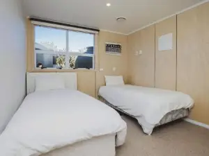 Smokey's Surf Pad - 2Br Contemporary Beach Bach