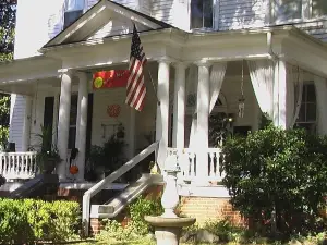 Inn Upon Moon River Plantation