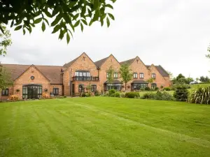 The Pear Tree Inn & Country Hotel