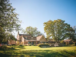 The Feathered Nest Inn